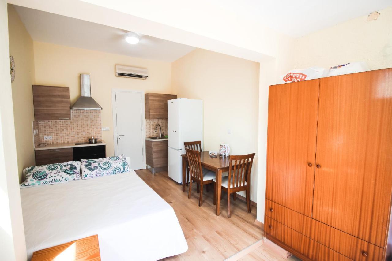 Moon-Light Studio Hotel Larnaca Luaran gambar
